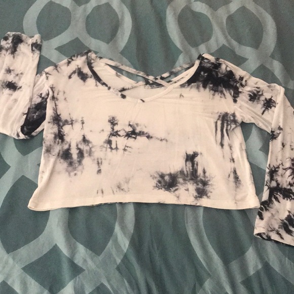 Black and white tie die crop top. - Picture 1 of 1
